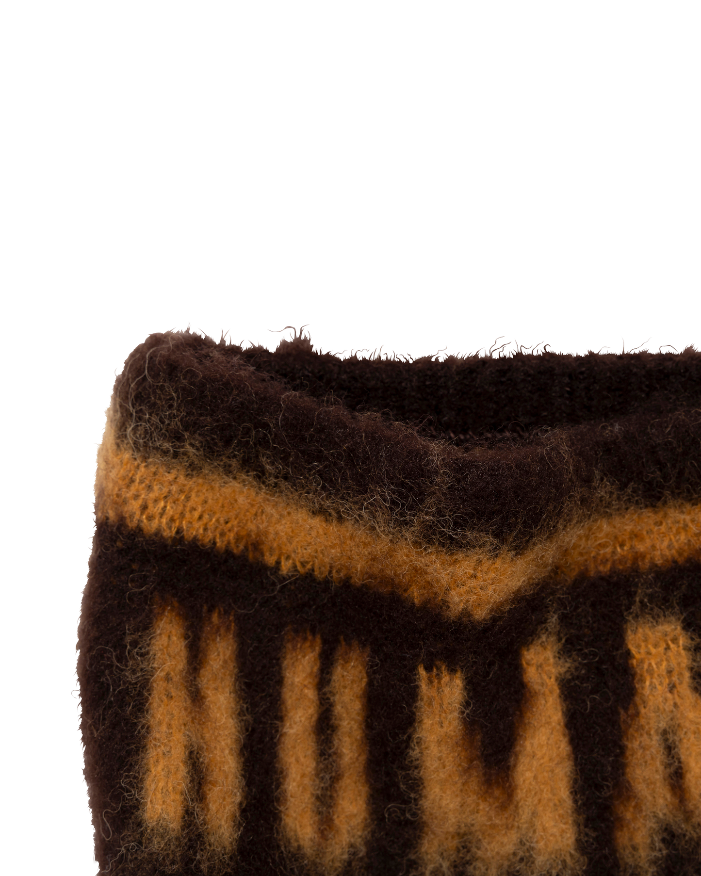 Shaggy Knit Logo Band